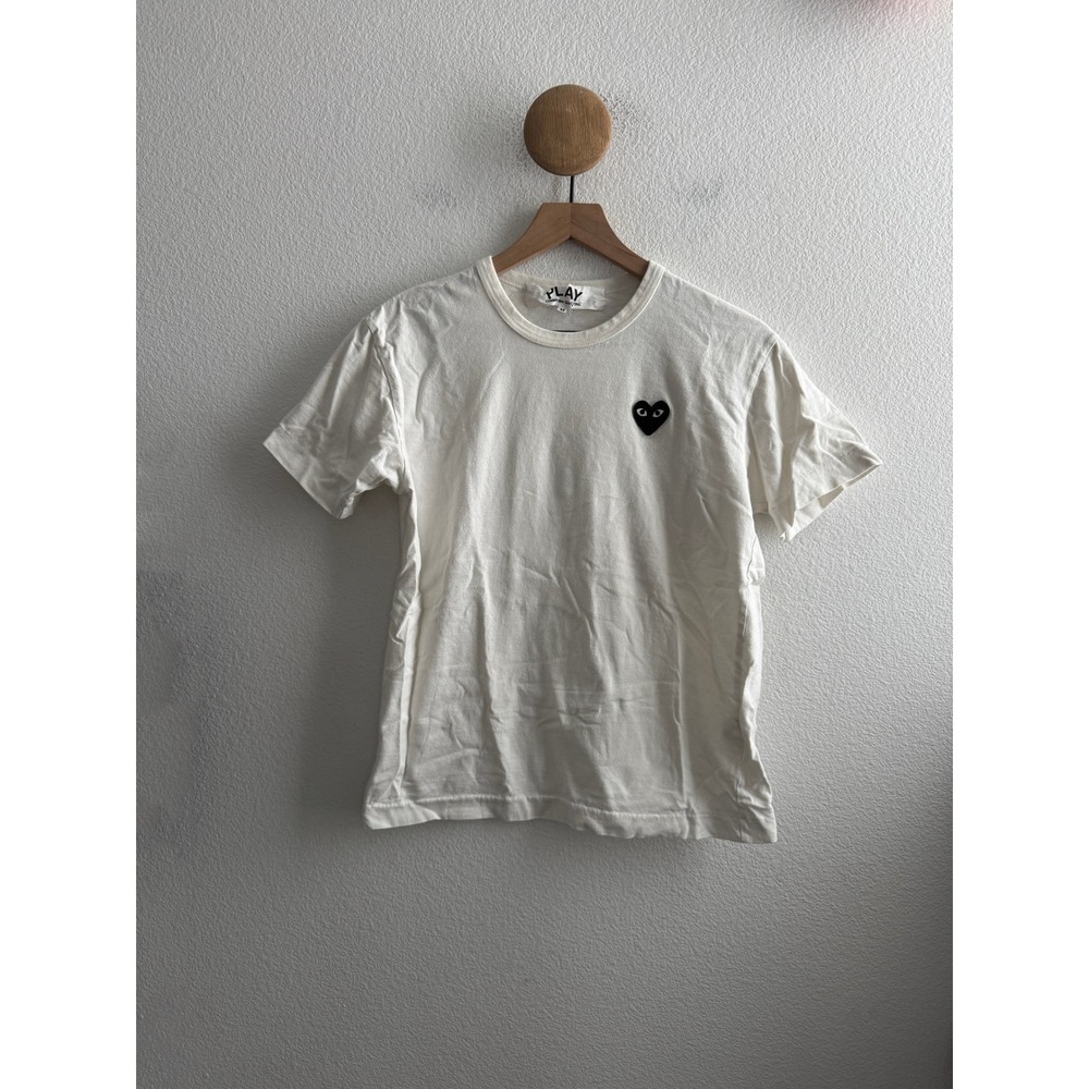 Comme des Garcons PLAY White Tshirt Black Heart Logo Size Medium